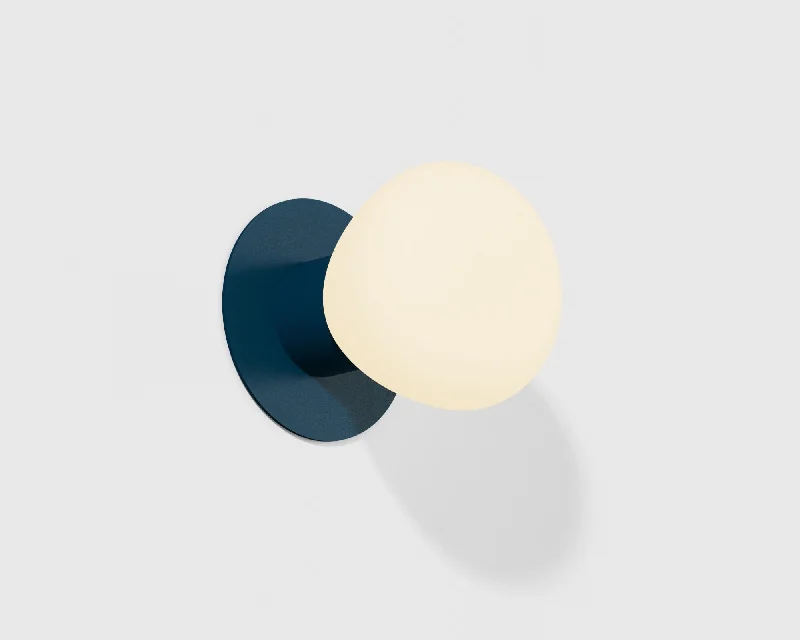 glass wall lamps with frosted glass for soft, diffused lightParc 07